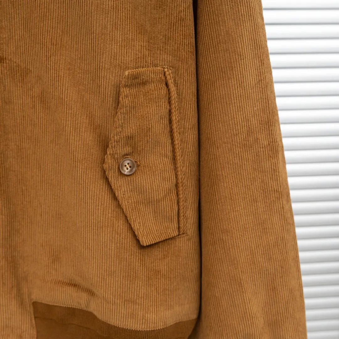 P470 top version (difference in currency) You can scan the QR code to enter the official website Style: Ralph Lauren POLO Ralph Lauren original molded small label embroidered corduroy old money style jacket Color: Picture color Size: S-XL Fabric: Corduroy Accessories: Full set of customized accessories No gender distinction, the same style for men and women